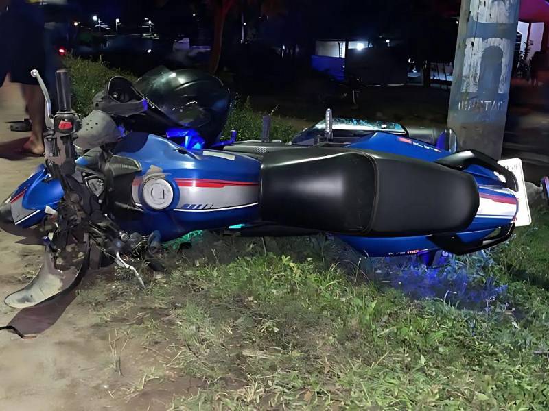 Fotografía que muestra cómo quedó una de las motocicletas involucradas en el accidente.