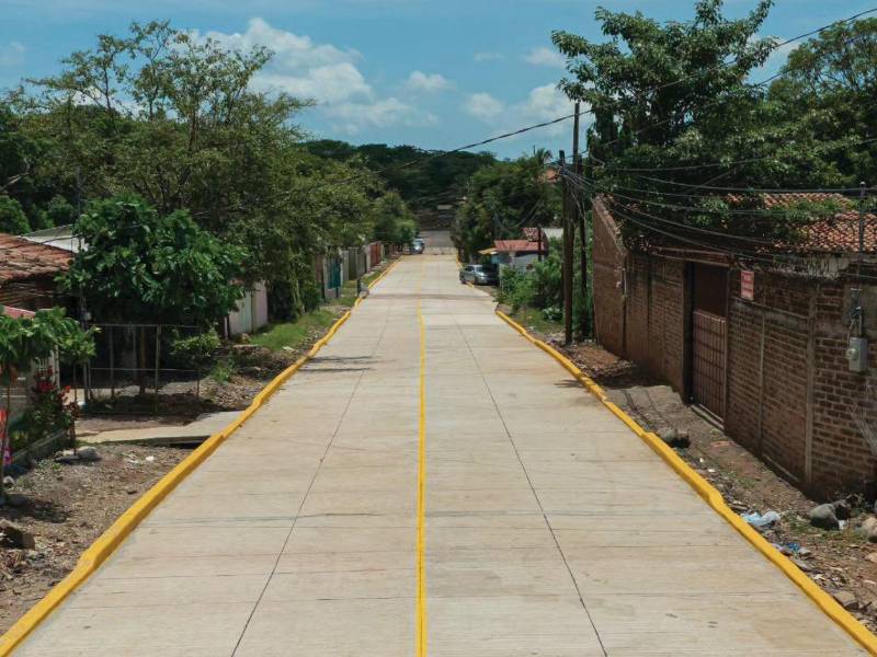 Honduras enfrenta crecientes necesidades de inversión pública, como la pavimentación de importantes carreteras. Una reciente obra inagurada por el gobierno de Xiomara Castro.