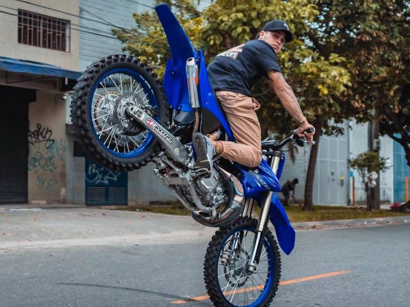 El stunt, una práctica que consiste en realizar acrobacias con motocicletas y otros vehículos.