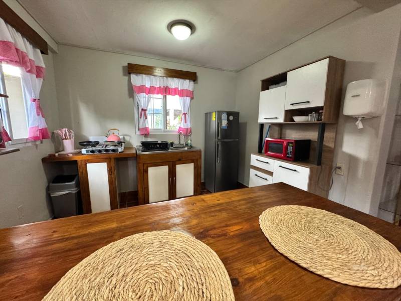 Villa Grace es un lugar acogedor y muy fresco gracias a sus paredes y suelos de madera.