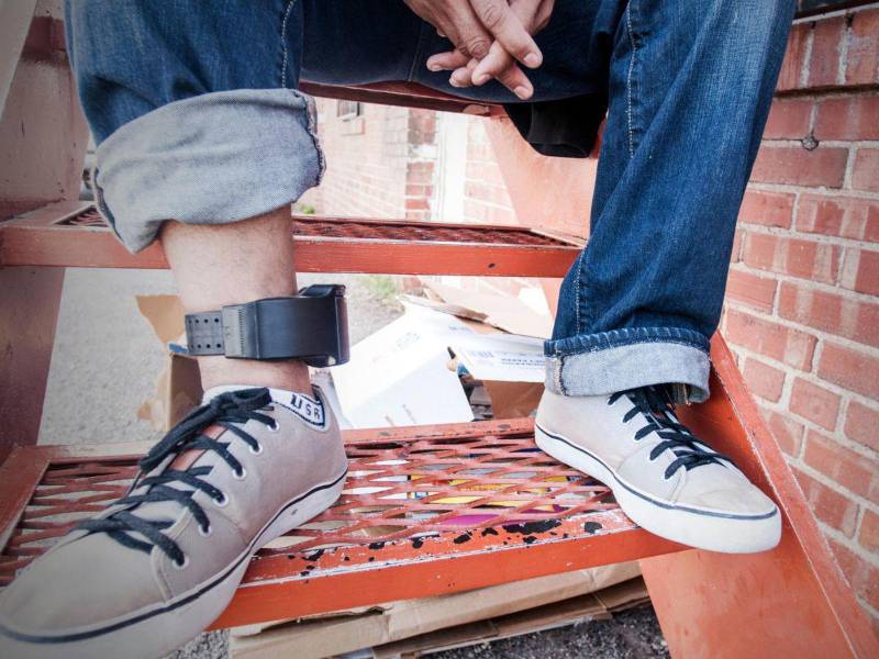 Las tobilleras electrónicas se colocarán a los indocumentados que forman parte de un programa de seguimiento.