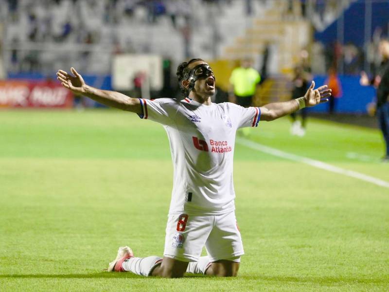 Edwin Rodríguez se lució con dos goles para la victoria del Olimpia contra el Luis Ángel Firpo de El Salvador.
