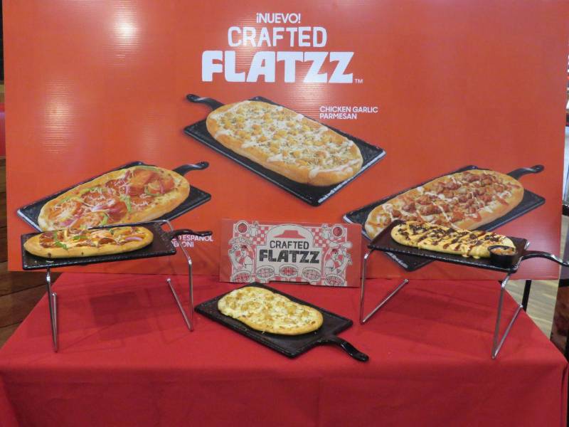 Pizza Hut amplía su propuesta gastronómica con Crafted Flatzz, una nueva línea de pizzas que apuesta por recetas artesanales, sabores intensos y una base semi delgada.