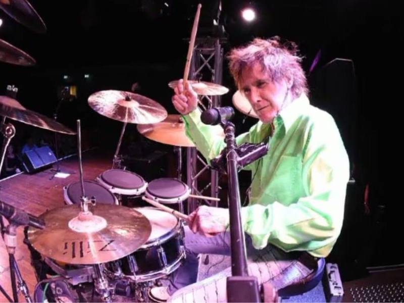 El ex baterista de AC/DC Colin Burgess.