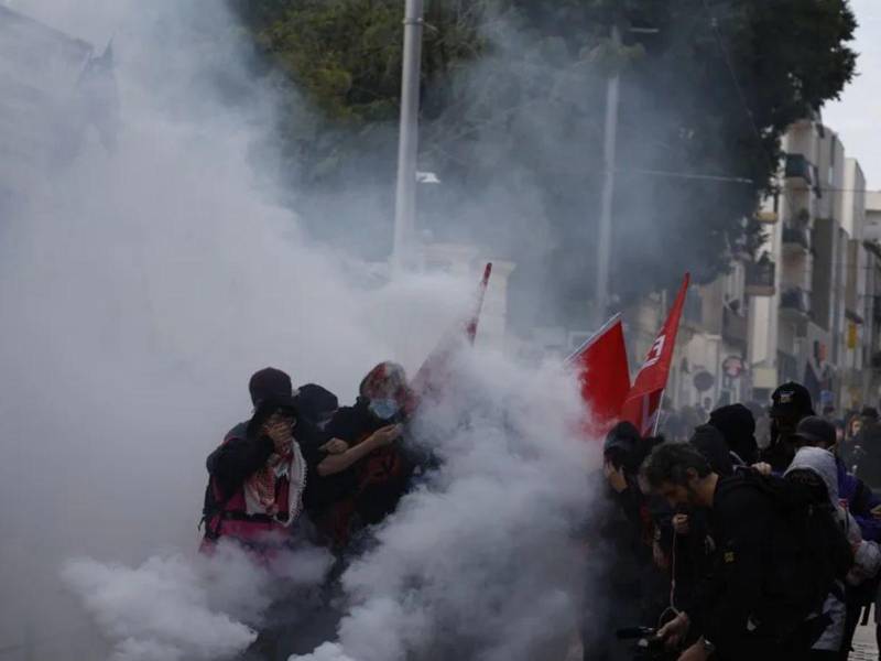 Las manifestaciones iniciaron con exigencias de más docentes, mejores condiciones de enseñanza y la renovación de las instalaciones.