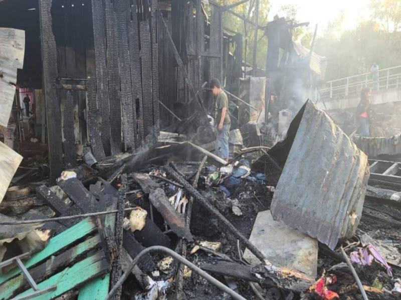 Pavoroso incendio consume al menos 40 negocios en Comayagüela
