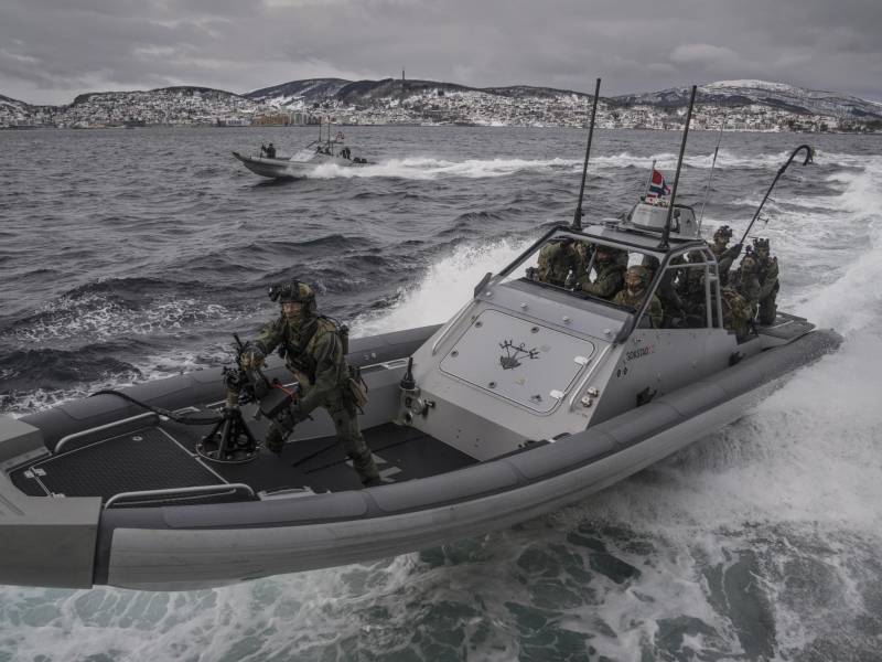Soldados participan en un ejercicio militar de la OTAN frente a las costas de Noruega en marzo.