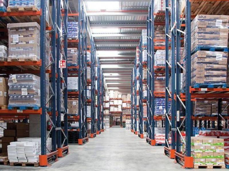 Comerciantes hondureños buscan alternativas para convertir inventario rezagado en liquidez durante la temporada alta.