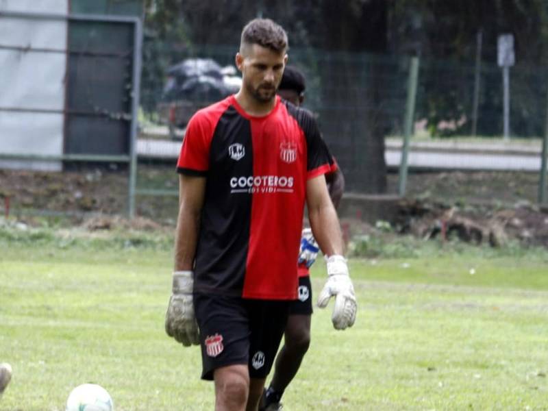 El portero argentino Matías Quinteros afronta una nueva temporada con el Vida.