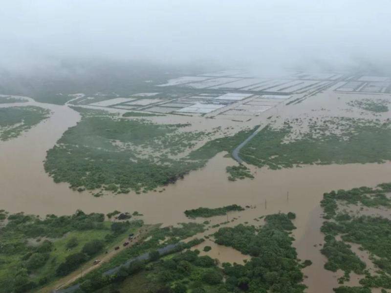 Fotografía aérea que muestra las inundaciones en Ecuador.