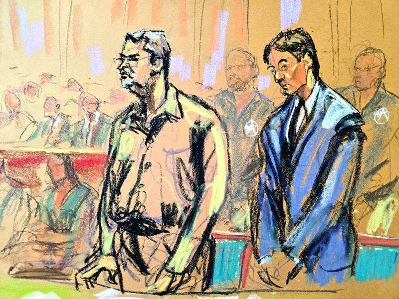Hernández se veía delgado, con el pelo más canoso y vestía uniforme de presidiario, no traje formal como durante juicio.