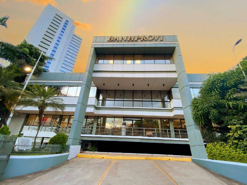 Banhprovi lanzó el programa MyPE+ para apoyar a microempresarios y pequeños empresarios con oportunidades de financiamiento.