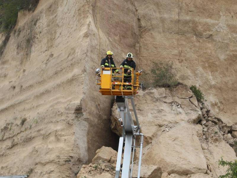 La tragedia ocurrida en el anillo periférico, a la altura de Loarque, reavivó el debate sobre la ocupación de laderas inestables y terrenos vulnerables en la capital.