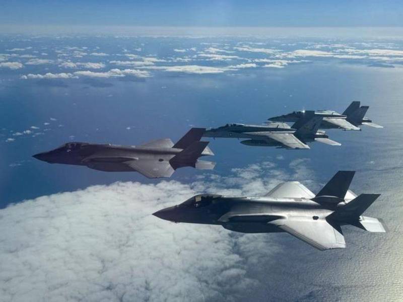 Otros cinco aviones de guerra de Estados Unidos fueron desplegados en el Caribe.