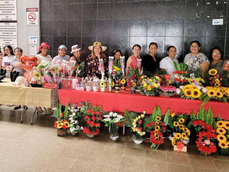 Las entusiastas sampedranas compartieron que aprendieron a elaborar sus productos en los talleres de formación que ofrece el Centro de Capacitación Municipal.