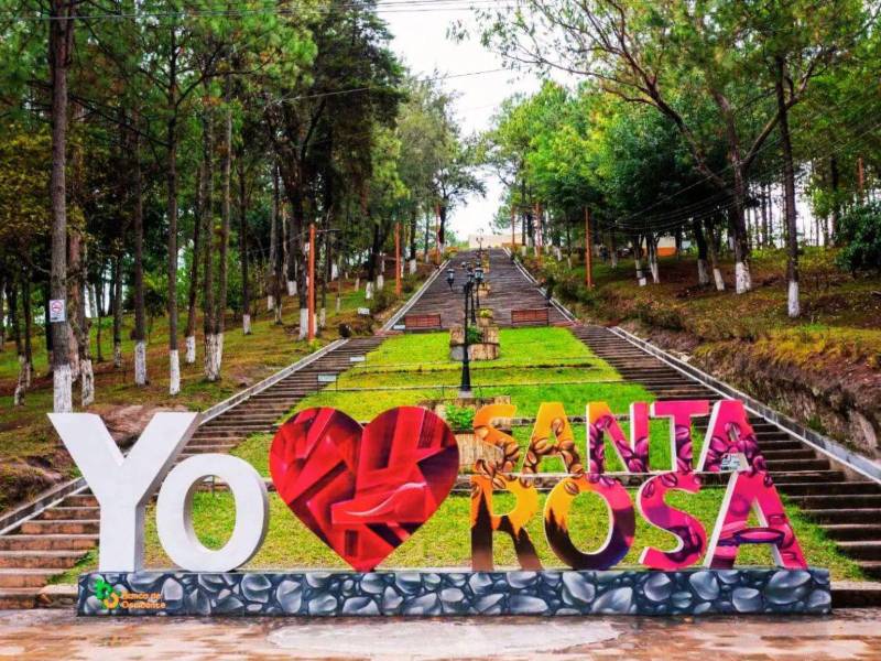 Santa Rosa de Copán, ciudad ubicada en el occidente de Honduras, ofrece actividades, bebidas, sitios históricos y espacios naturales para disfrutar. Durante el Feriado Morazánico 2026, sus visitantes pueden recorrer estos lugares y conocer más de cerca los atractivos de la zona para disfrutar en familia.