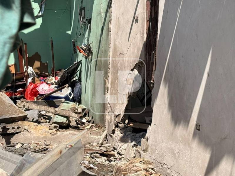 Una fuerte explosión en una vivienda utilizada para el almacenamiento de pólvora y la elaboración de productos pirotécnicos se registró en la colonia 10 de Septiembre del sector Chamelecón, dejando una persona muerta y dos heridas.