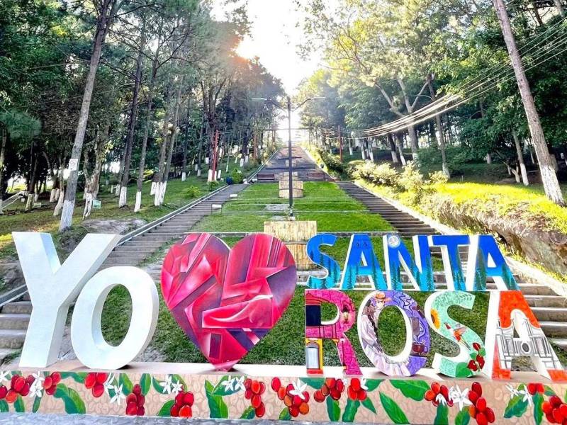 Santa Rosa de Copán, conocida como la Capital del Buen Café, se posiciona como uno de los destinos predilectos del país, no solo por su identidad cafetalera, sino también por su reputación como una de las ciudades más seguras de Honduras.