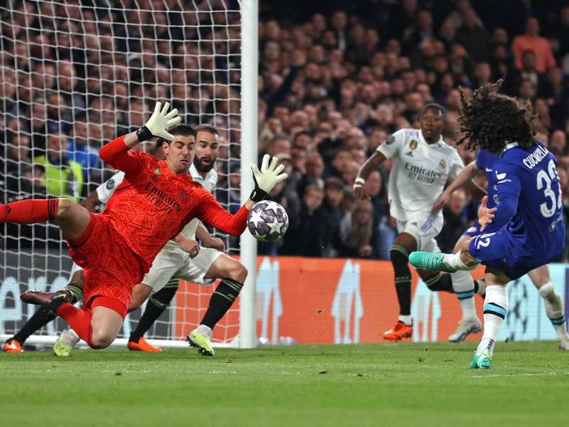 La tapada de Thibaut Courtois al disparo de Marc Cucurella en Stamford Bridge.