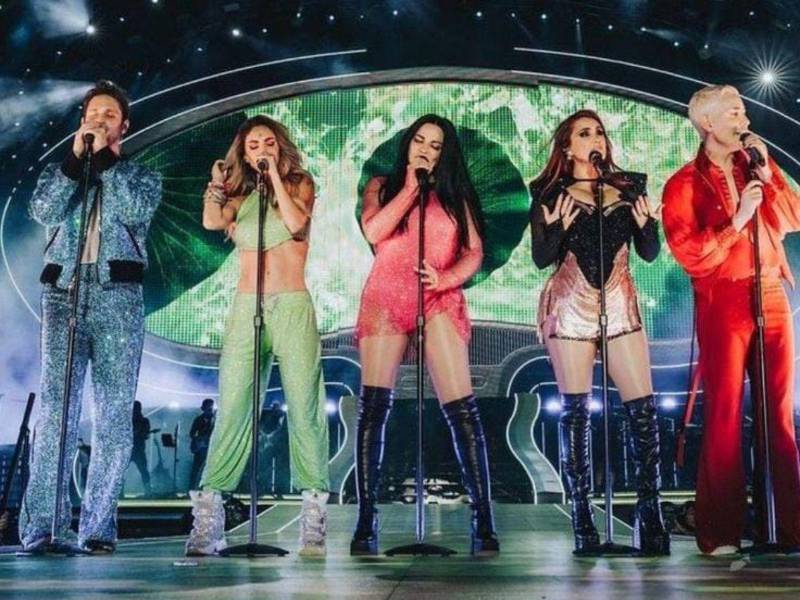 Desde que comenzó la gira del aclamado grupo de RBD “Soy Rebelde Tour”, los integrantes de la famosa banda han sido el centro del ojo público, desde entrevista reveladoras hasta escándalos y posibles multas por modificar la bandera de México.