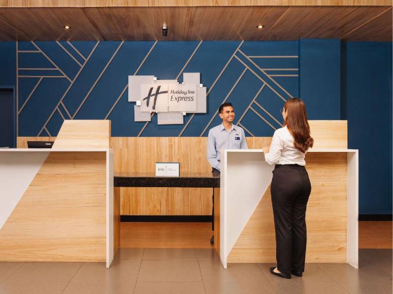 Con una inversión de más de dos millones de dólares, el Holiday Inn Express Tegucigalpa muestra su nueva y elegante cara.