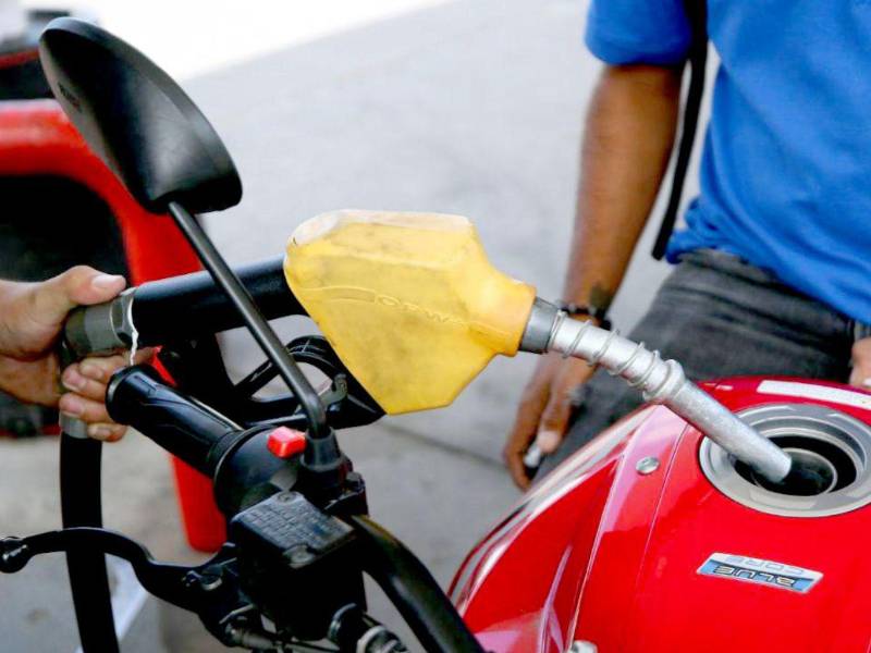 El Gobierno mantiene un subsidio del 50% sobre el incremento del precio de la gasolina regular y el diésel.
