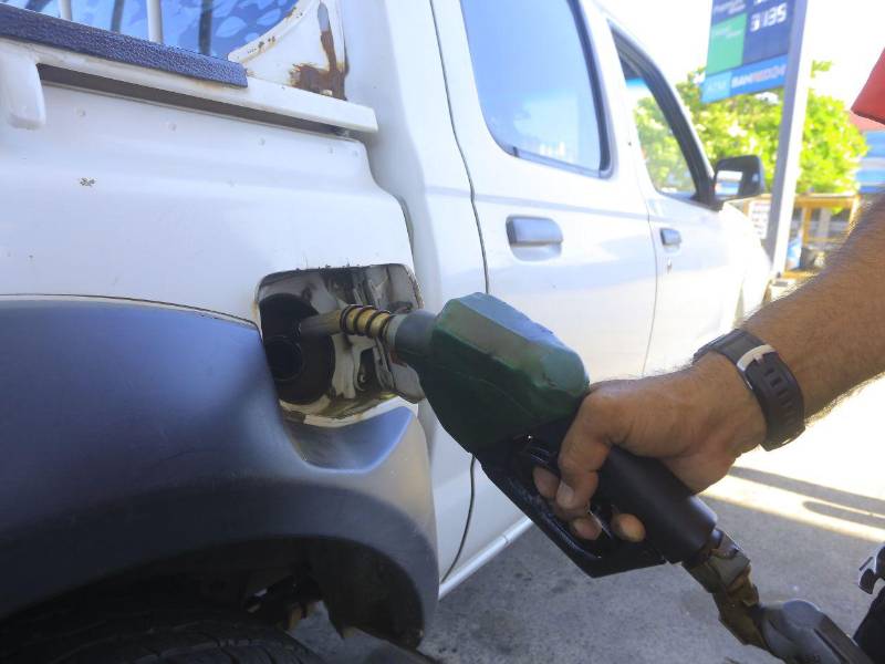 Los pequeños negocios operan con márgenes de ganancia sumamente ajustados. Cuando el flete sube, el comerciante local no tiene otra opción que trasladar una parte de ese costo al consumidor.