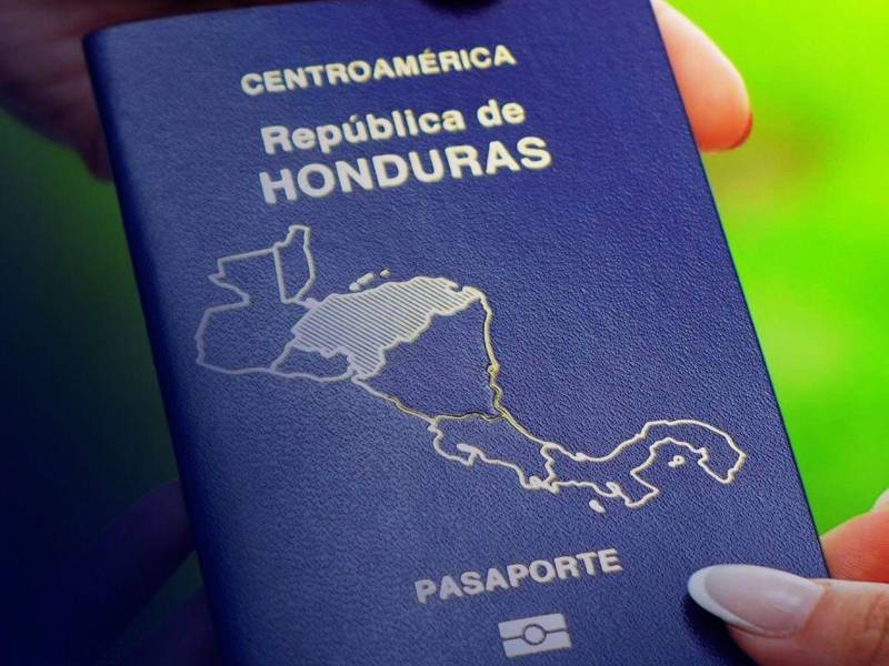 <b>1) El pasaporte: documento clave para viajar fuera de Honduras</b>El pasaporte hondureño es el documento de viaje aceptado internacionalmente y sirve para acreditar la identidad y nacionalidad del titular fuera del país. Por eso, antes de planificar un viaje, las autoridades recomiendan revisar su vigencia y verificar que todos los datos estén correctos.