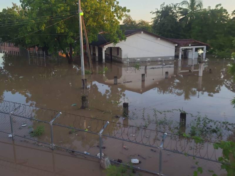 El Cubulero, en Los Amates, al sur, volvió a quedar bajo el agua tras las fuertes lluvias.