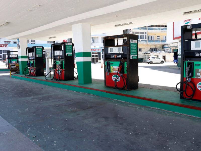 Estación de gasolina en La Habana, Cuba.