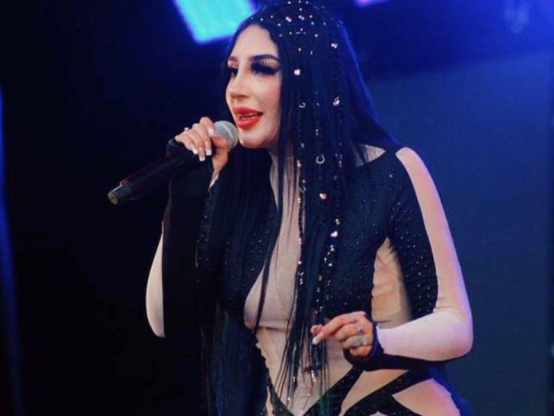 Una profesionista de extensiones revela que aceptó colaborar con Bellakath, pero presuntamente la intérprete de la ‘Gatita’ no cumplió el acuerdo.