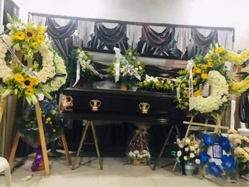 Unidos en la consternación, Azacualpa despidió al juez policial asesinado