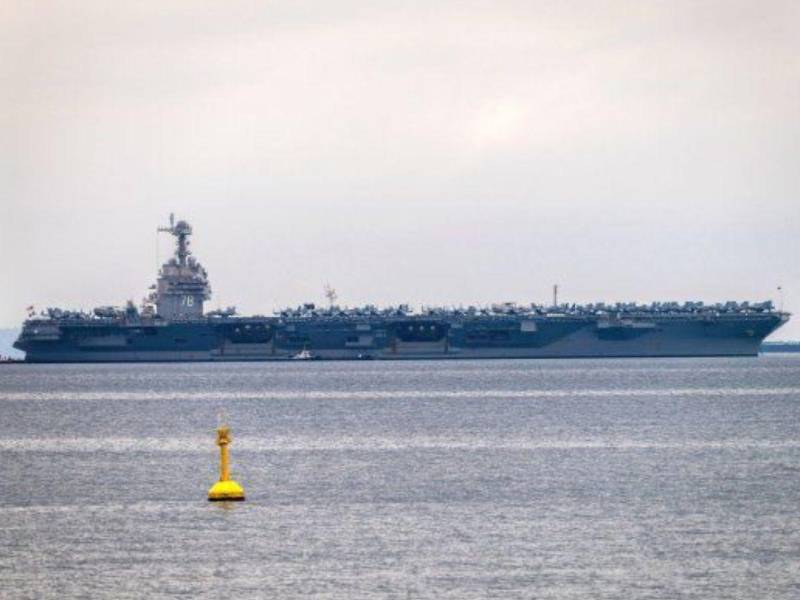 “Hasta donde se sabe” no se han registrado heridos entre los militares del buque, dijo un portavoz estadounidense.