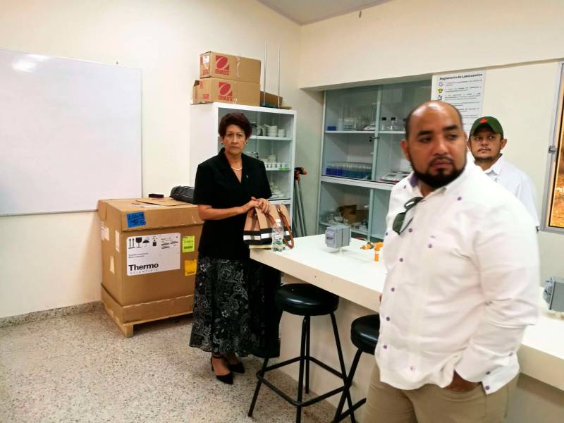 <b><span class=mln_uppercase_mln>Visita.</span></b> La ministra de Educación de Cuba durante su visita al país se reunió con Daniel Esponda.<span class=mln_uppercase_mln> </span>