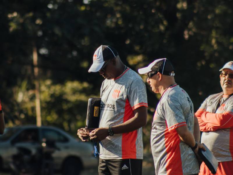 Raúl Martínez Sambulá, nuevo entrenador del Vida de cara al torneo Clausura 2024 de la Liga Nacional de Honduras.