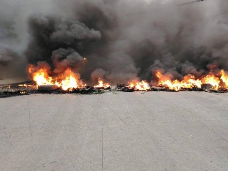 Protesta de Libre bloquea carretera hacia Olancho.