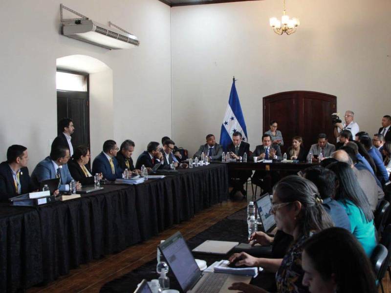 Reunión de las utoridades del Congreso Nacional, la Secretaría de Finanzas y la Universidad Nacional Autónoma de Honduras (Unah).