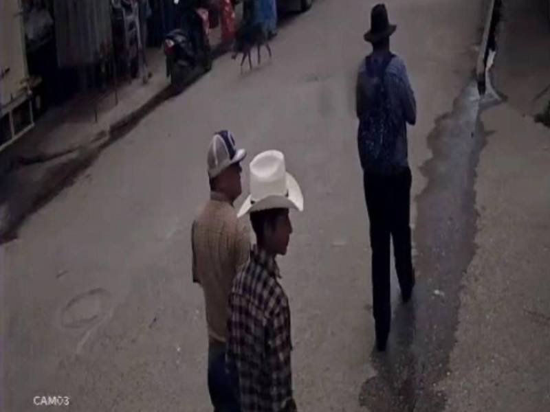 Dos sujetos desconocidos se acercaron a Jildo para pedir una dirección y lo siguieron hasta el parque central de Sabá.