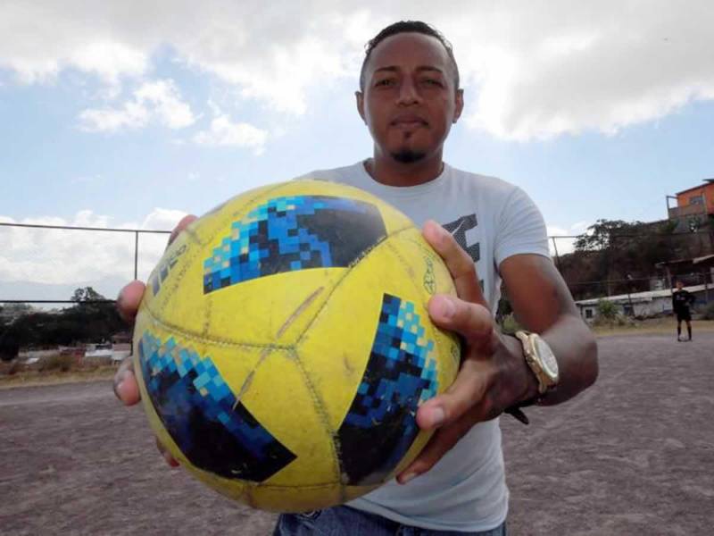 Luis ‘Caguama’ Cerna es un ejemplo de perseverancia en el fútbol hondureño. Empezó en las burocráticas y ahora está en la Liga Nacional.