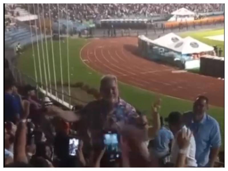 Roberto Contreras es todo un bailador y así lo demostró en el concierto de Bad Bunny.