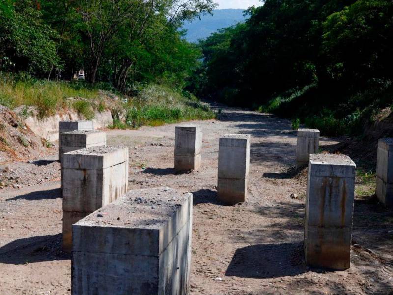 De esa producción de agua, un buen porcentaje va a zonas donde no hay medidores y el desperdicio es permanente sin que nadie haga algo por mejorar la situación.