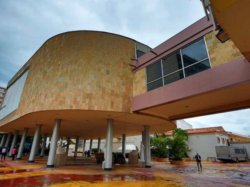 Fotografía que muestra el exterior del Congreso Nacional de Honduras.