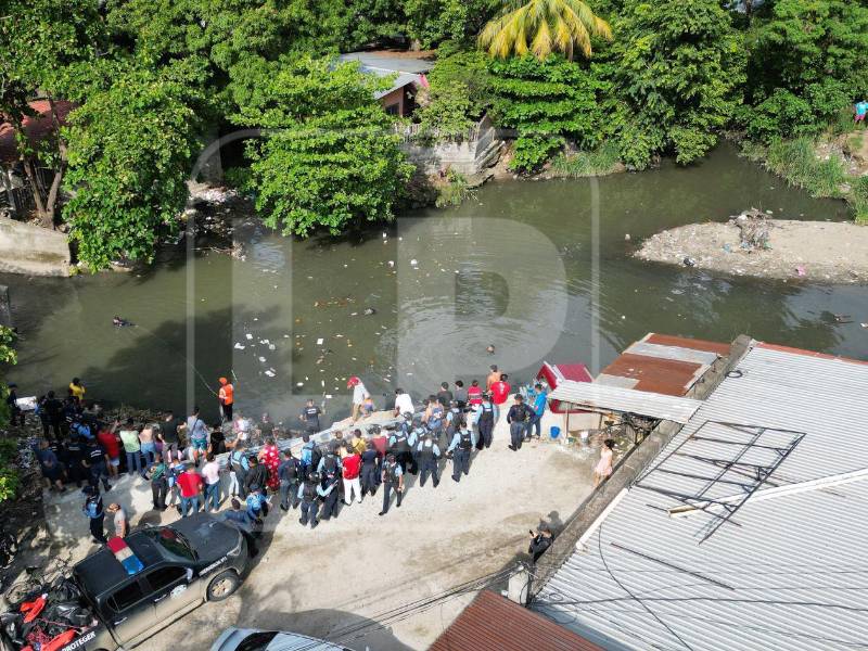 Imagen aérea del lugar donde fue hallado el cuerpo del oficial, captada durante las labores de búsqueda realizadas por las personas que participaban en el operativo.