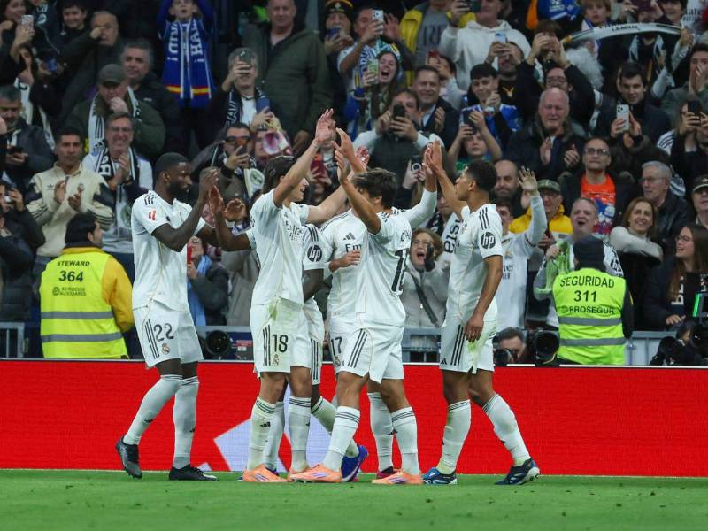 Jugadores del Real Madrid celebrando la victoria ante el Betis por la jornada 18 de LaLiga.