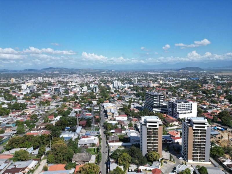 La ciudad está creciendo, con ello la demanda de servicios como el agua, soluciones viales, electricidad y recolección de desechos.