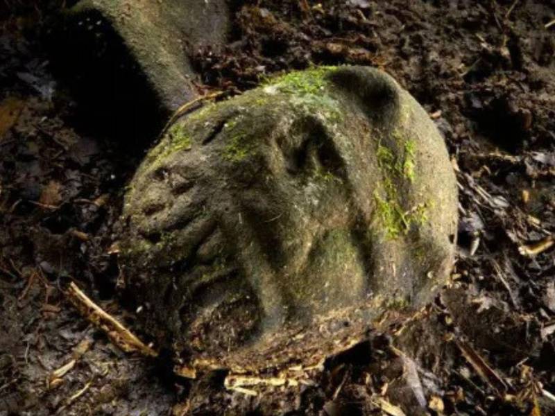 En 2015, los investigadores encontraron esculturas de piedra finamente talladas y vasijas ceremoniales en Ciudad Blanca.