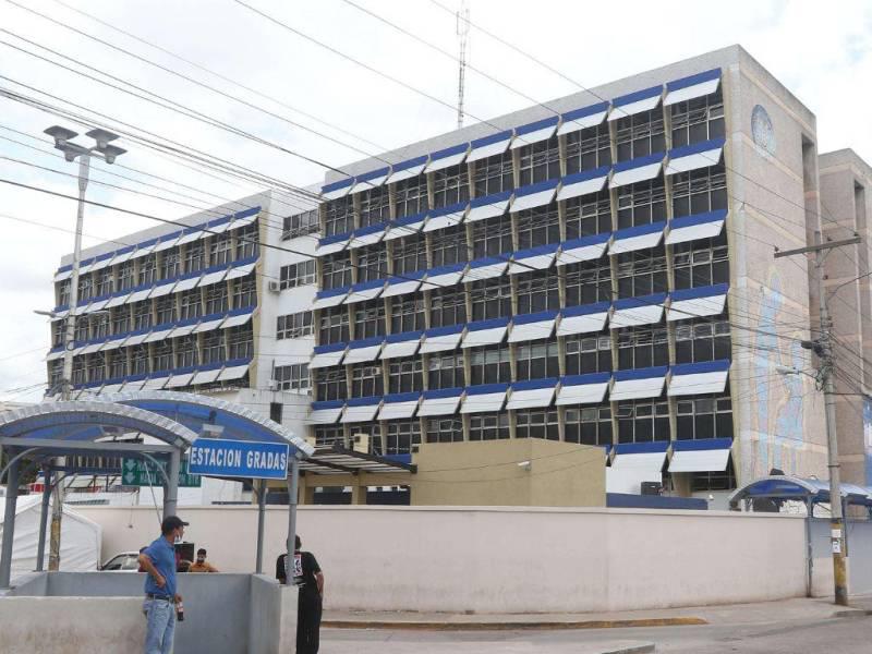 Médicos se van a paro y hospitales solo atienden emergencias