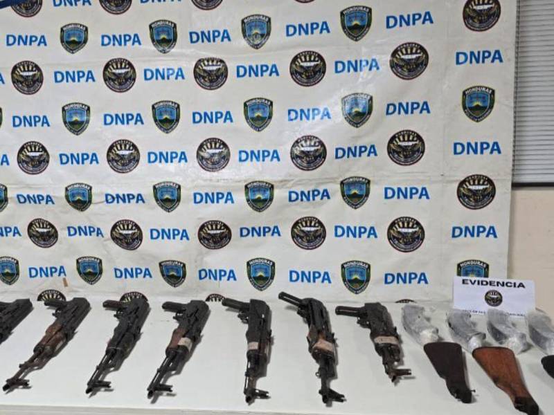 Armas decomisadas durante el operativo realizado por la Policía en Yoro.