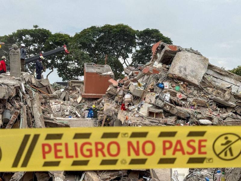 Una semana después del terremoto de magnitud 7,4 que sacudió a Colombia, las labores de emergencia entran en una nueva fase, con los equipos de rescate centrados en recuperar los cuerpos de las víctimas que permanecen bajo los escombros mientras las autoridades comienzan a preparar la reconstrucción de las zonas devastadas.