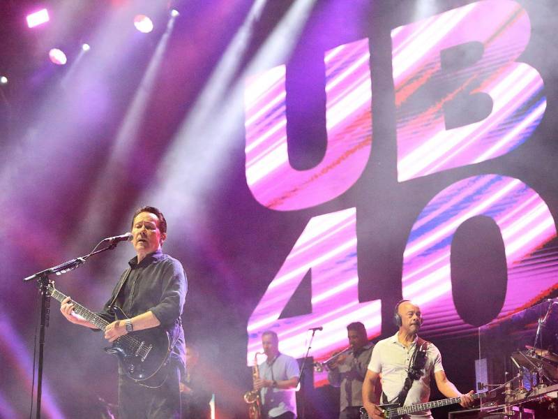 La trayectoria de UB40, actualmente liderada por Ali Campbell, no solo se ha construido sobre éxitos propios, sino también sobre una serie de colaboraciones que han ampliado su alcance dentro del reggae y el pop internacional.